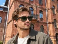 Okulary CHPO Anna na tle fasady 1040.webp